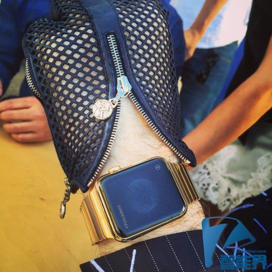 蘋果贈出有全金鏈?zhǔn)奖韼У腁pple Watch Edition
