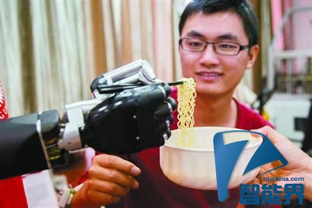 能用筷子撈面，我國仿人假肢機(jī)械手將投放市場