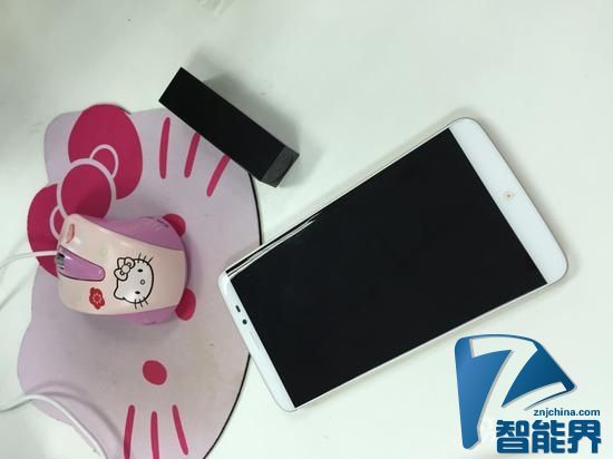 PPTV手機(jī)諜照曝光，或具備裸眼3D功能