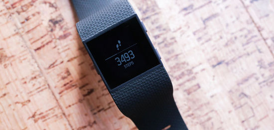 Fitbit Surge大升級(jí)：續(xù)航翻倍，新添跑步提醒