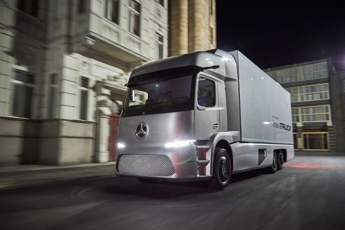 奔馳展示純電動(dòng)卡車(chē)eTruck 但續(xù)航僅200公里
