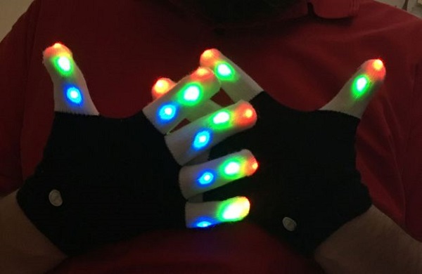 超酷炫！Chnano RGB LED 手套為冬天增添色彩