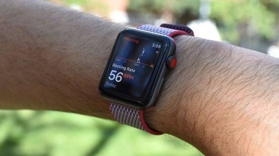 蘋(píng)果新專利 很快Apple Watch就可以用來(lái)測(cè)血壓了