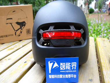 戴上Smart4u城市輕騎閃盔，做騎士更美