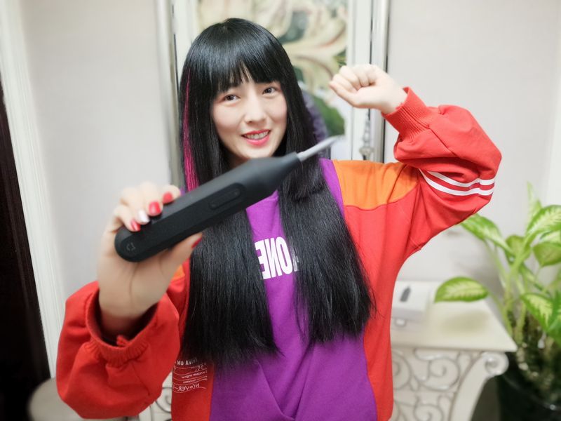 妹子輕松玩轉(zhuǎn)米家手自一體電動(dòng)螺絲刀，來(lái)看實(shí)操爽翻現(xiàn)場(chǎng)