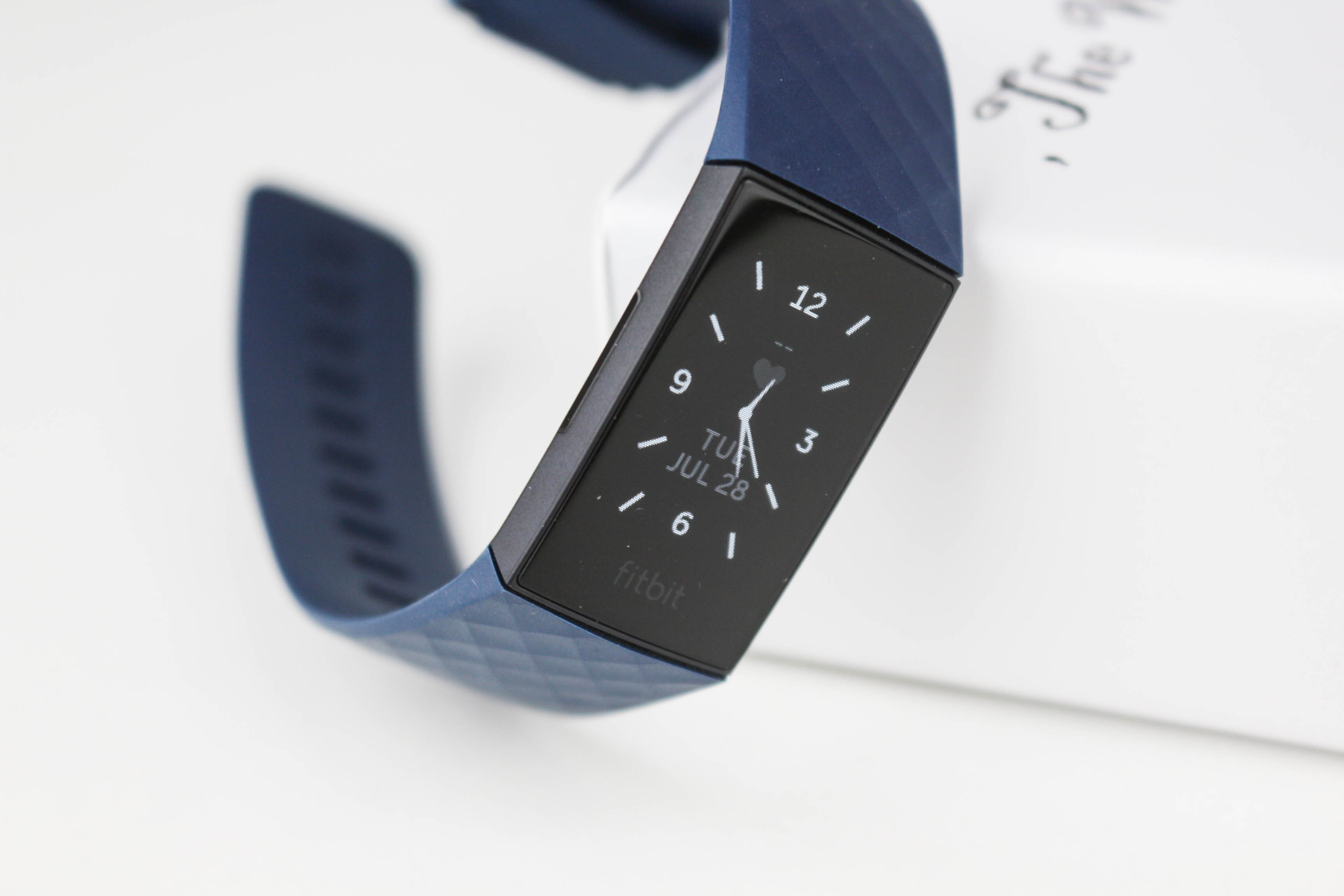 售價過千的智能手環(huán)強在哪？Fitbit Charge 4告訴你：這就叫專業(yè)