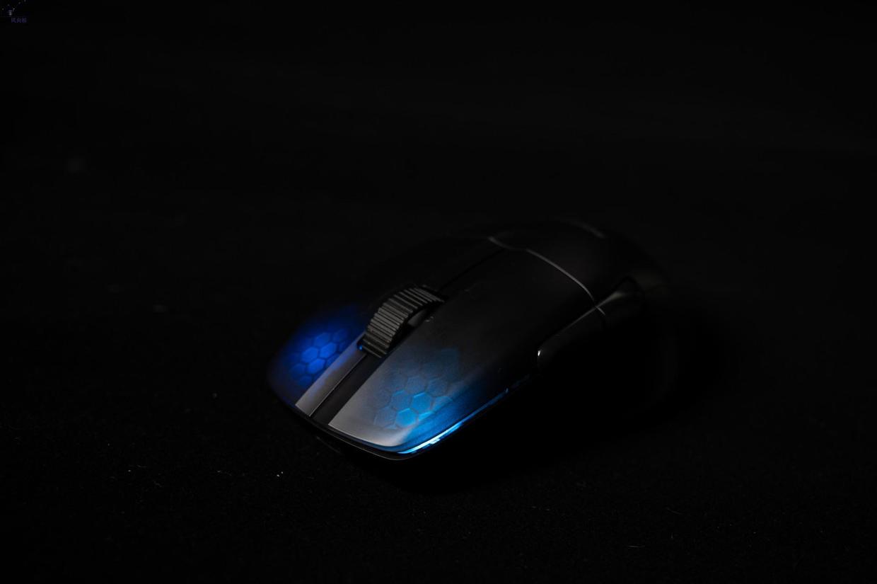 操作更順滑的電競鼠標，擁有100小時續(xù)航，KONE Pro Air上手