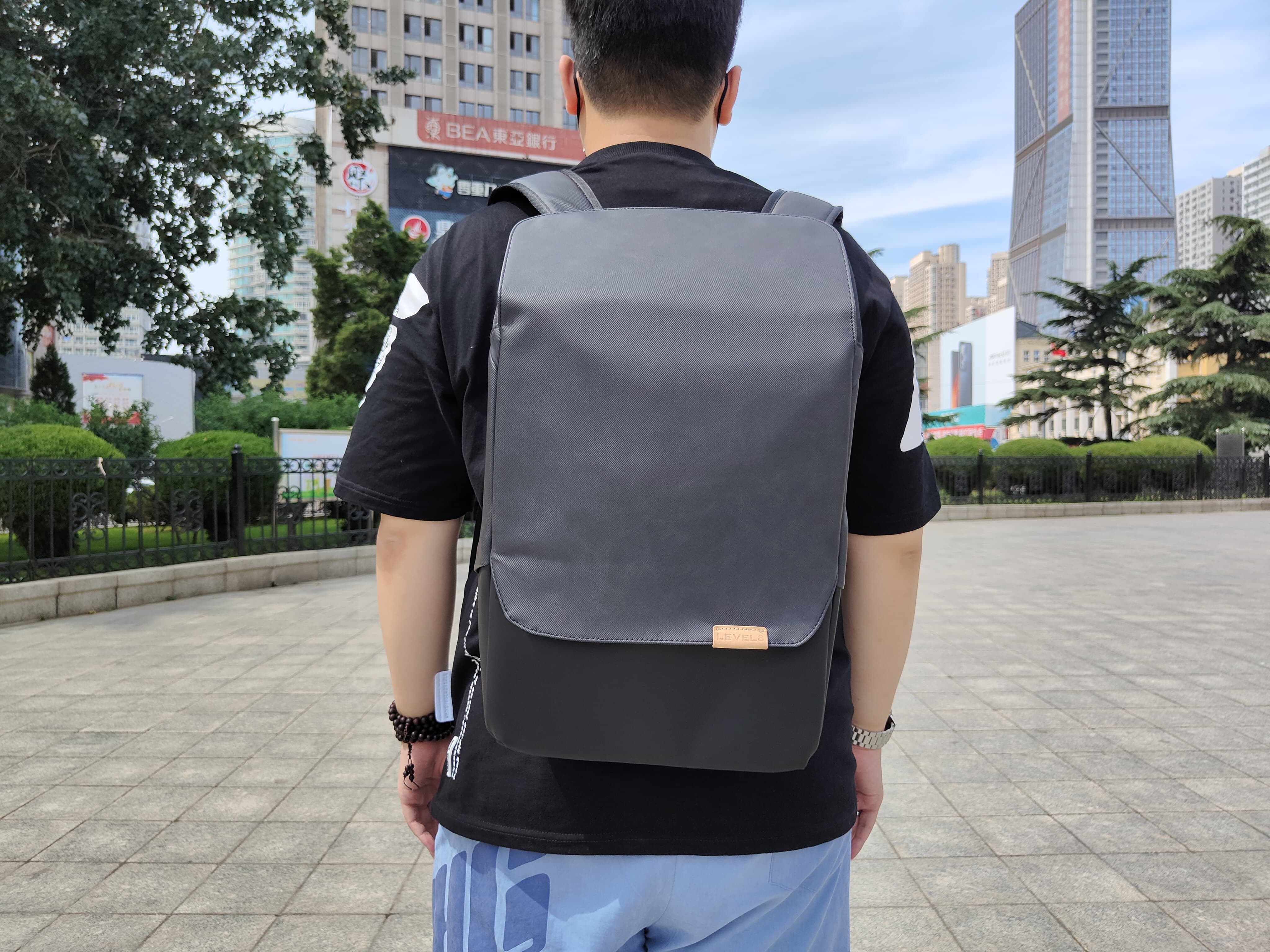 簡約立體的都市背包，辦公通勤的零感體驗！