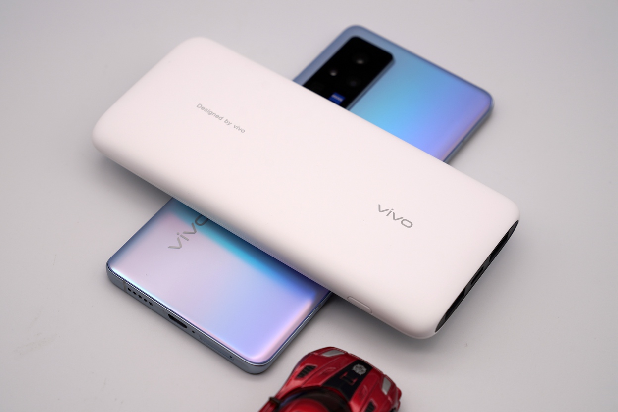 vivo 20W快充移動電源：輕薄便攜，出行閃充好幫手