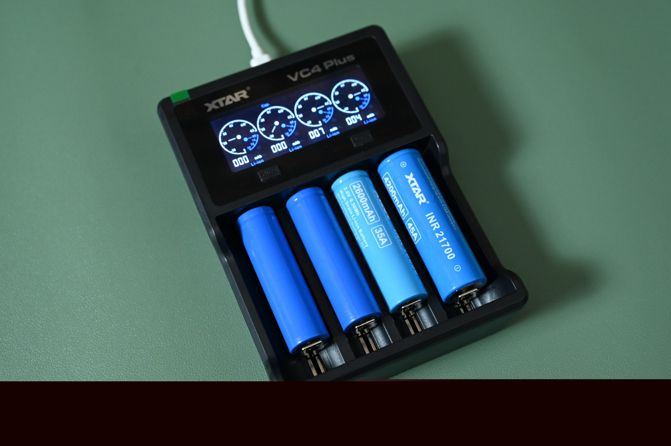 一件就夠的電池充電神裝備，XTAR VC4 PLUS四槽充電器上手