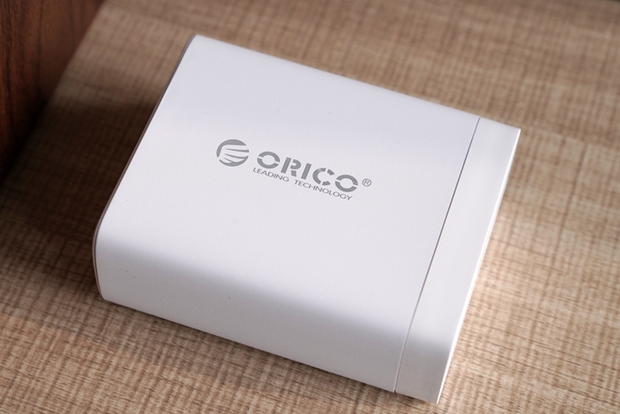 ORICO 100W氮化鎵充電器體驗：一拖四照樣扛得??！