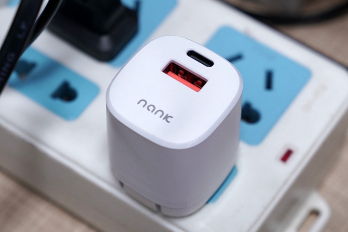 南卡20W迷你PD充電器C2：小身材、大驚喜