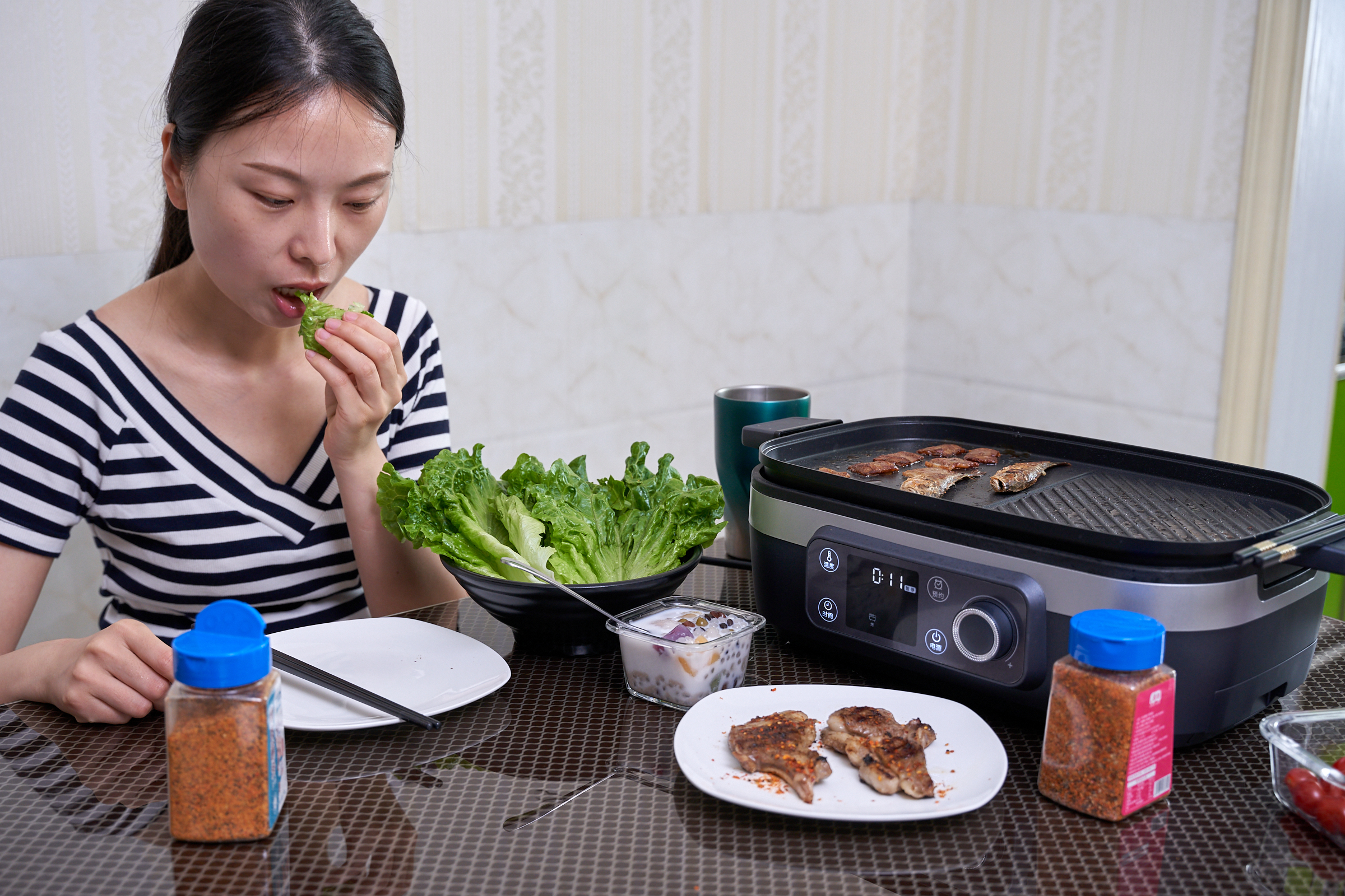 “蒸”不見水、“炸”不用油，這款宜盾普二代多功能料理鍋有點(diǎn)意思